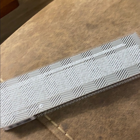 MAC EYESHADOW PALETTE BASIC BITCH 💃❤️ BNIB - Picture 2 of 3